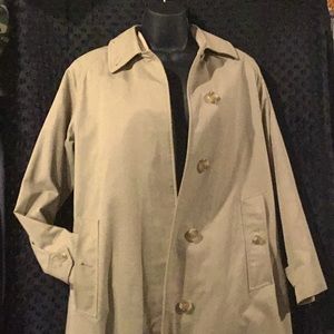 Burberry trench/rain coat